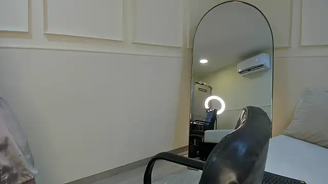 Snapshot of CharlotteBrownn_ chatting on September 12, 2025, 1:06 am CharlotteBrownn  online show from September 12, 2025, 1:06 am