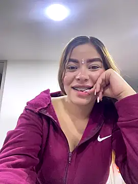 Snapshot of CharlotteBrownn_ chatting on October 9, 2025, 1:39 am CharlotteBrownn  online show from October 9, 2025, 1:39 am