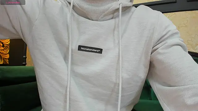 AlessandroKiing online show from April 17, 2026, 10:56 pm