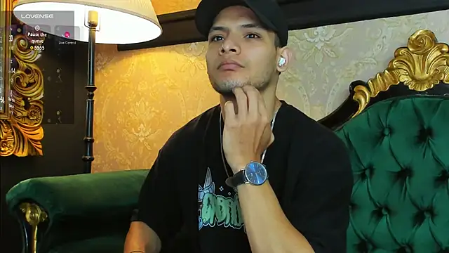 Snapshot of AlessandroKiing chatting on July 6, 2026, 10:45 pm AlessandroKiing online show from July 6, 2026, 10:45 pm