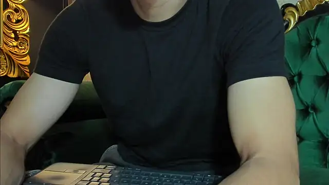 Snapshot of AlessandroKiing chatting on July 9, 2026, 10:31 pm AlessandroKiing online show from July 9, 2026, 10:31 pm