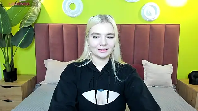 Snapshot of RuthBryant chatting on October 20, 2025, 1:07 am RuthBryant online show from October 20, 2025, 1:07 am