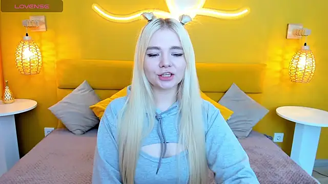 Snapshot of RuthBryant chatting on October 17, 2025, 8:28 am RuthBryant online show from October 17, 2025, 8:28 am