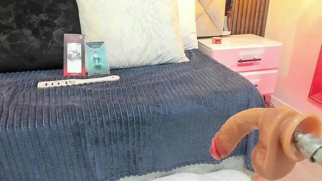 Luna Naughty1 online show from October 17, 2025, 4:09 pm