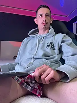 Snapshot of Damartinez27 chatting on October 16, 2025, 8:00 am Damartinez27 online show from October 16, 2025, 8:00 am