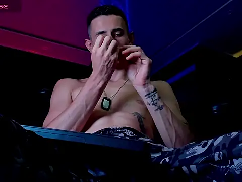 Snapshot of Damartinez27 chatting on October 7, 2025, 4:35 am Damartinez27 online show from October 7, 2025, 4:35 am