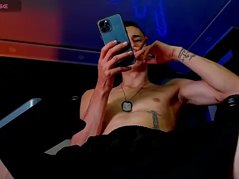 Damartinez27 online show from November 12, 2025, 9:24 am