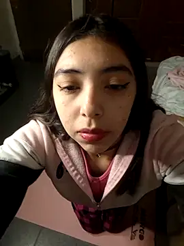 missapril0101 online show from May 18, 2026, 4:01 am