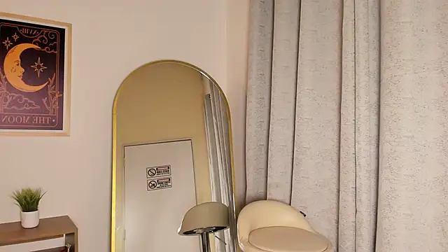 Snapshot of samaantha_lux chatting on October 8, 2025, 10:17 am samaantha lux online show from October 8, 2025, 10:17 am