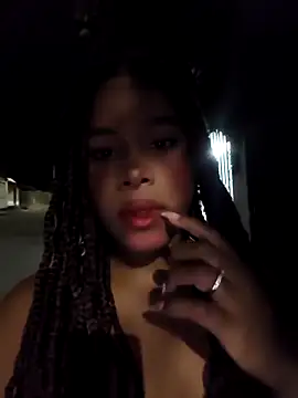 Snapshot of Mia-sensual chatting on October 5, 2025, 4:36 am Mia-sensual online show from October 5, 2025, 4:36 am