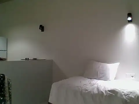 ALICAINWONDERLAND online show from October 9, 2025, 3:45 pm