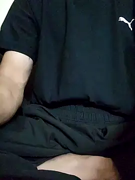 coupleyug online show from December 18, 2025, 9:47 am