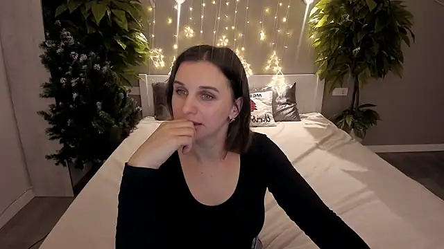 SofiSoft online show from December 18, 2025, 8:45 pm