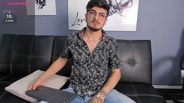 AaronFuentes7 online show from September 12, 2025, 7:35 pm