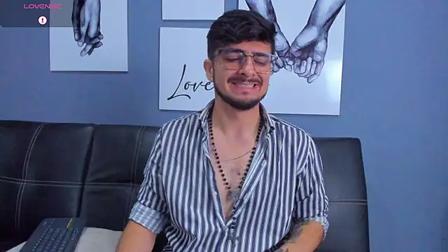 AaronFuentes7 online show from September 10, 2025, 5:45 pm