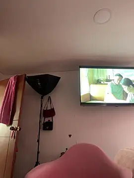 larsonbeverly online show from March 23, 2026, 8:19 pm