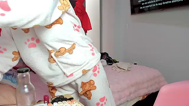 larsonbeverly online show from May 23, 2026, 6:29 pm