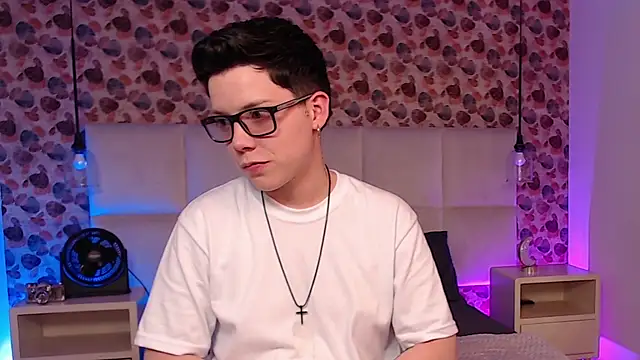 Snapshot of SpencerMontgomery chatting on October 7, 2025, 8:21 pm SpencerMontgomery online show from October 7, 2025, 8:21 pm