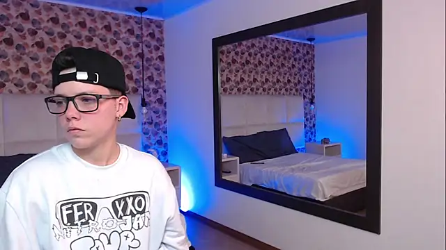 Snapshot of SpencerMontgomery chatting on October 22, 2025, 7:46 pm SpencerMontgomery online show from October 22, 2025, 7:46 pm