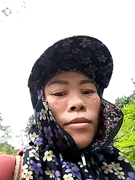 Snapshot of CoMay003 chatting on October 12, 2025, 7:32 am CoMay003 online show from October 12, 2025, 7:32 am