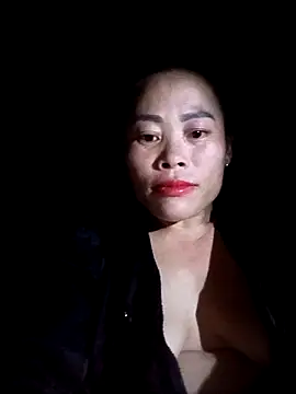 Snapshot of CoMay003 chatting on October 1, 2025, 1:04 pm CoMay003 online show from October 1, 2025, 1:04 pm