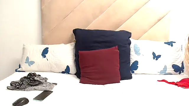 Snapshot of XXBUBBLYBARBIEXX chatting on October 22, 2025, 6:40 pm XXBUBBLYBARBIEXX online show from October 22, 2025, 6:40 pm