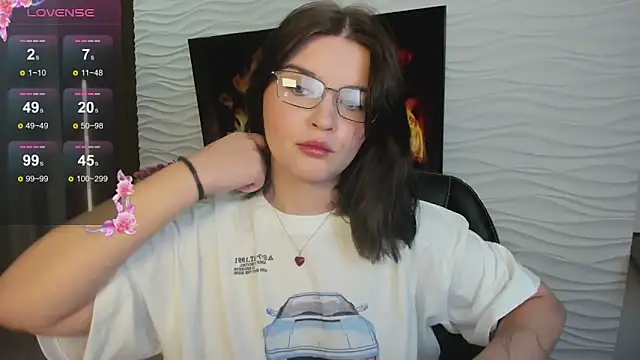 MoriGirl online show from September 26, 2025, 1:18 pm