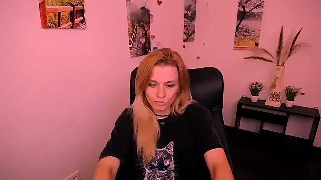 Snapshot of PeppyMia chatting on September 19, 2025, 4:49 am PeppyMia online show from September 19, 2025, 4:49 am