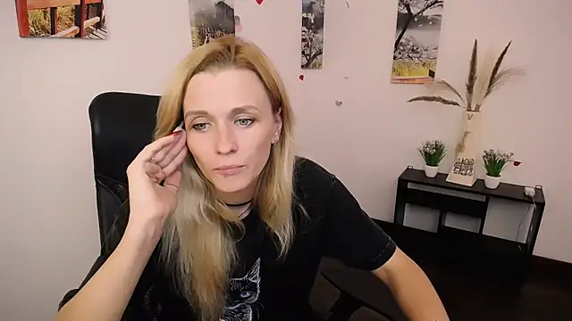 Snapshot of PeppyMia chatting on September 22, 2025, 7:47 am PeppyMia online show from September 22, 2025, 7:47 am