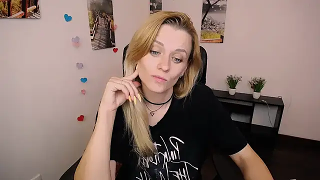 Snapshot of PeppyMia chatting on September 30, 2025, 8:26 pm PeppyMia online show from September 30, 2025, 8:26 pm