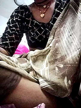 MISS-KAYA online show from April 8, 2026, 9:38 pm