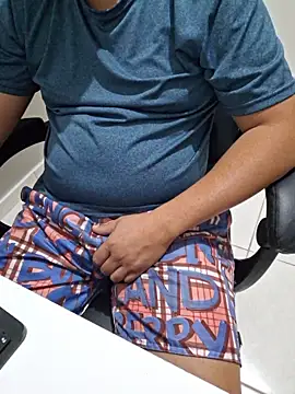 Snapshot of Carloskasado chatting on October 23, 2025, 11:36 pm Carloskasado online show from October 23, 2025, 11:36 pm