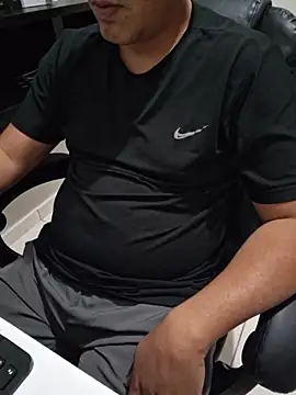 Snapshot of Carloskasado chatting on October 22, 2025, 11:36 pm Carloskasado online show from October 22, 2025, 11:36 pm