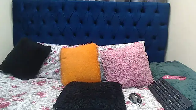 SWEET BABYFACE online show from October 4, 2025, 4:19 pm