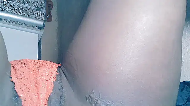 Chloe2001 online show from September 17, 2025, 10:45 pm