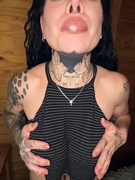 Snapshot of Babylulu_b chatting on March 3, 2026, 11:12 pm Babylulu b online show from March 3, 2026, 11:12 pm