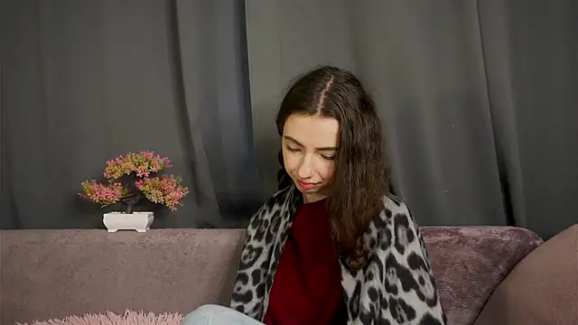 DeneenTurja online show from September 25, 2025, 10:10 am