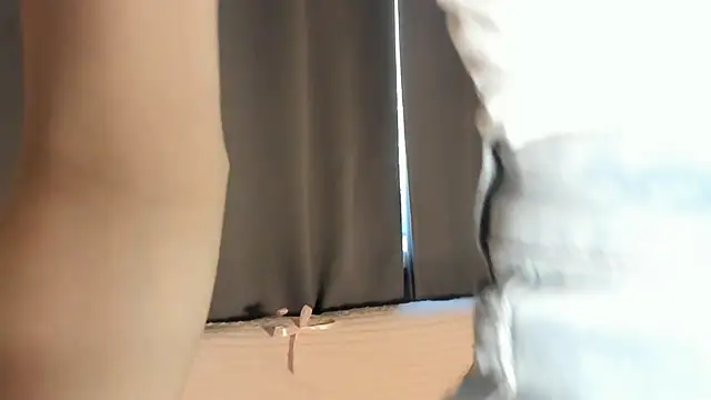 DeneenTurja online show from October 7, 2025, 10:05 am