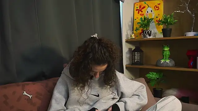 DeneenTurja online show from September 29, 2025, 9:27 am