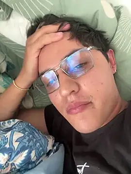 yesitwink  online show from April 16, 2026, 5:14 pm