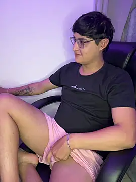 yesitwink  online show from April 11, 2026, 3:47 am