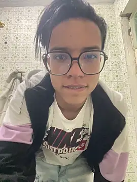 diegoand0911 online show from April 5, 2026, 3:35 am