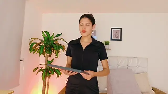 Karolpetite  online show from September 14, 2025, 9:48 pm