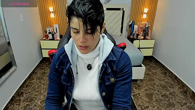 KAROLLJONES1 online show from December 16, 2025, 7:29 pm