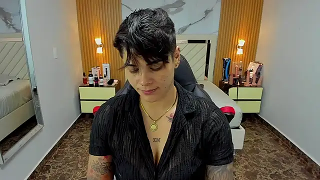 Snapshot of KAROLLJONES1 chatting on October 16, 2025, 7:44 pm KAROLLJONES1 online show from October 16, 2025, 7:44 pm