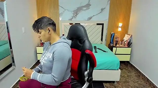 Snapshot of KAROLLJONES1 chatting on October 14, 2025, 2:34 am KAROLLJONES1 online show from October 14, 2025, 2:34 am