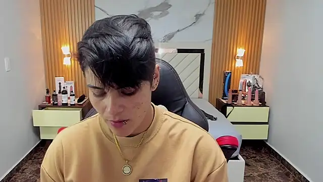 Snapshot of KAROLLJONES1 chatting on September 19, 2025, 2:48 am KAROLLJONES1 online show from September 19, 2025, 2:48 am