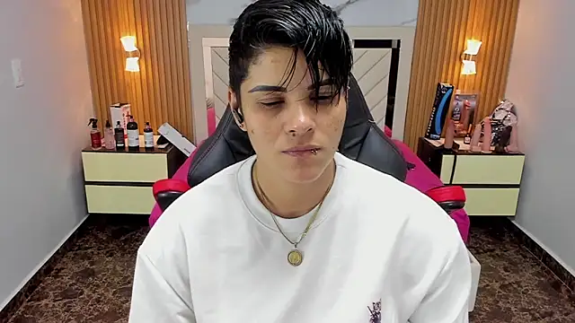 Snapshot of KAROLLJONES1 chatting on September 24, 2025, 2:29 am KAROLLJONES1 online show from September 24, 2025, 2:29 am