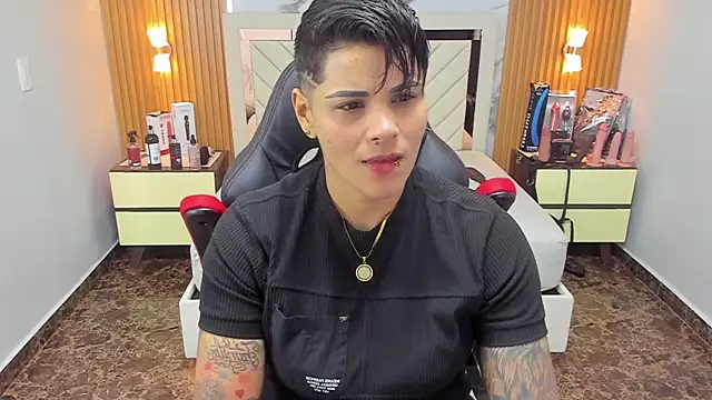 Snapshot of KAROLLJONES1 chatting on October 2, 2025, 2:37 am KAROLLJONES1 online show from October 2, 2025, 2:37 am