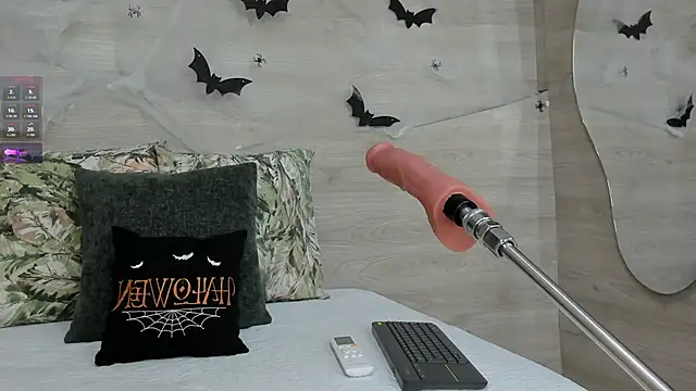 Snapshot of Alma_Leon chatting on October 19, 2025, 7:16 pm Alma Leon online show from October 19, 2025, 7:16 pm